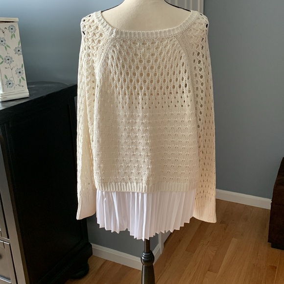 🌸MAEVE LAYERED PLEATED SWEATER🌸 - Picture 5 of 13